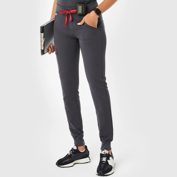 FIGS Technical Collection Zamora Women’s Charcoal Jogger Scrub Pants, Petite Med - Picture 2 of 12